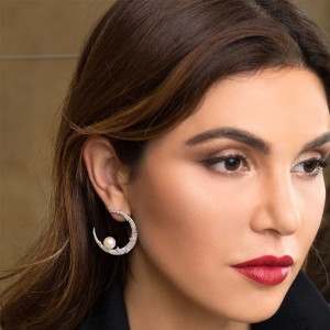Mono Silver Moon Earring With Pearl