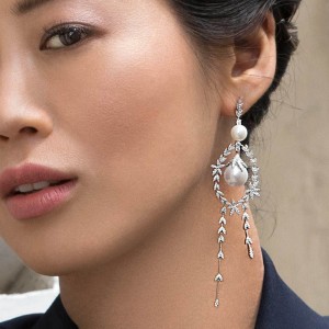 Asymmetric Silver 'eternelles' Earrings With Pearl