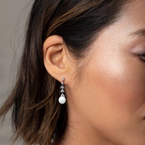 Asymmetric Silver 'eternelles' Petal With Pearl