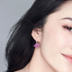 Asymmetric Silver Lips Earrings With Pearl