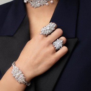 Silver 'divines' Glamour Ring With Pearl