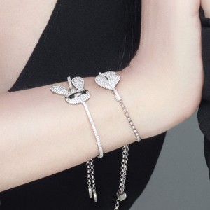 Silver Lip Bracelet