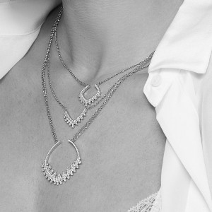 Dentelle Silver V-shape Necklace